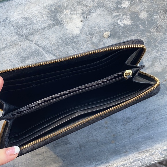 Michael Kors Wallet - Picture 2 of 3